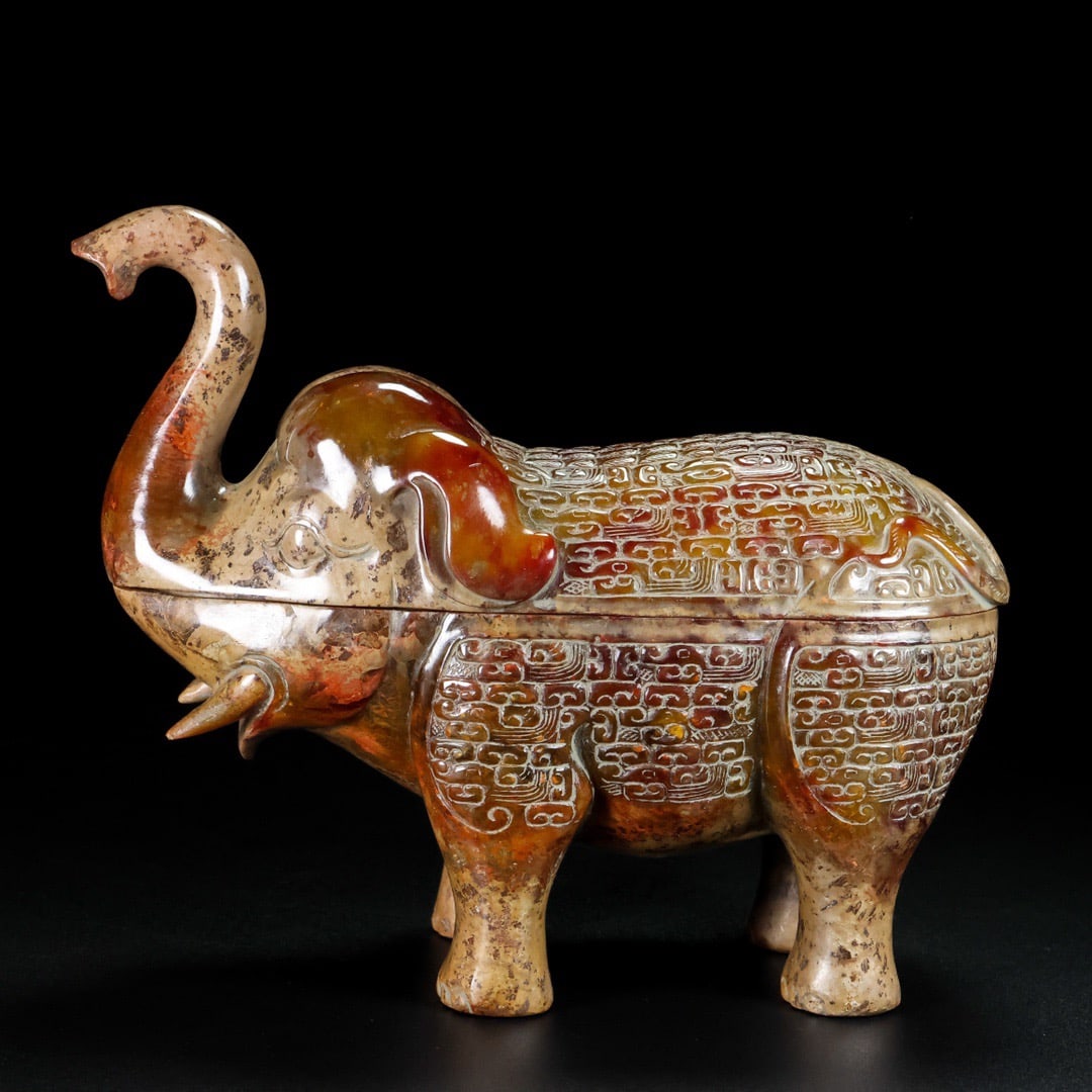 An Exquisite White Jade Elephant Ornament (1 of 9)