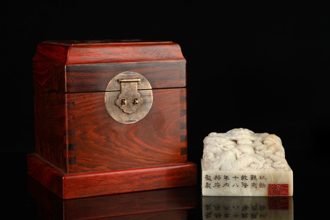 An Exquisite Shoushan Stone Dragon Pattern Seal: An Exquisite Shoushan Stone Dragon Pattern Seal,Qing Dynasty, China,Qianlong Mark,Size:2.4inx3.9in,Weight:1218g 