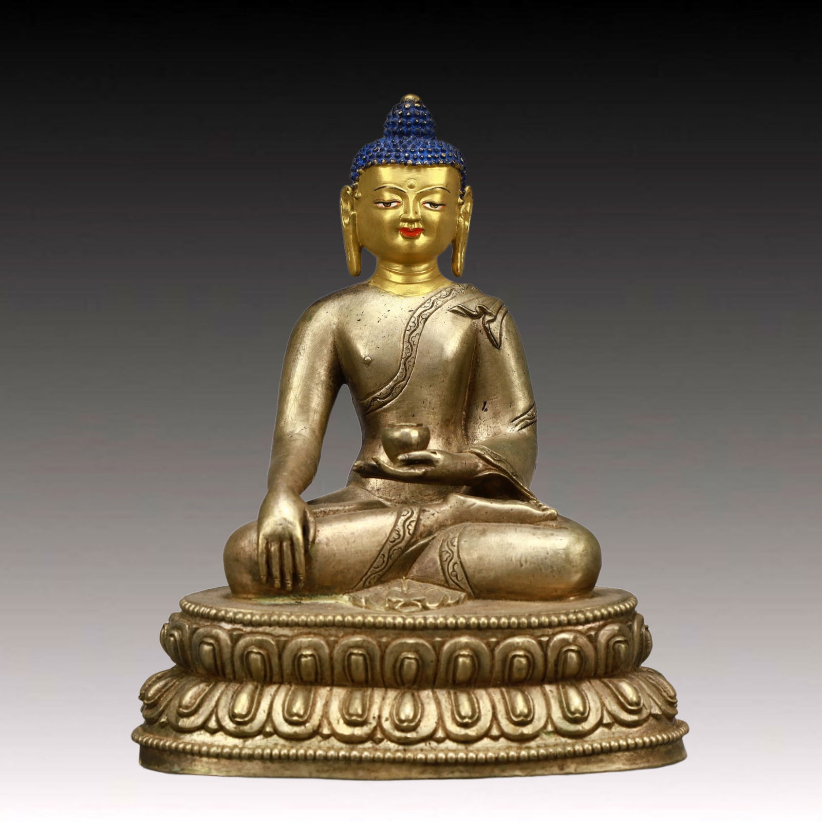 A Solemn Gilt Bronze Statue of Sakyamuni: A Solemn Gilt Bronze Statue of Sakyamuni,Ming Dynasty, China,Size:7.1inx4.5inx8.9in,Weight:3350g 铜鎏金释迦摩尼像,中国明代