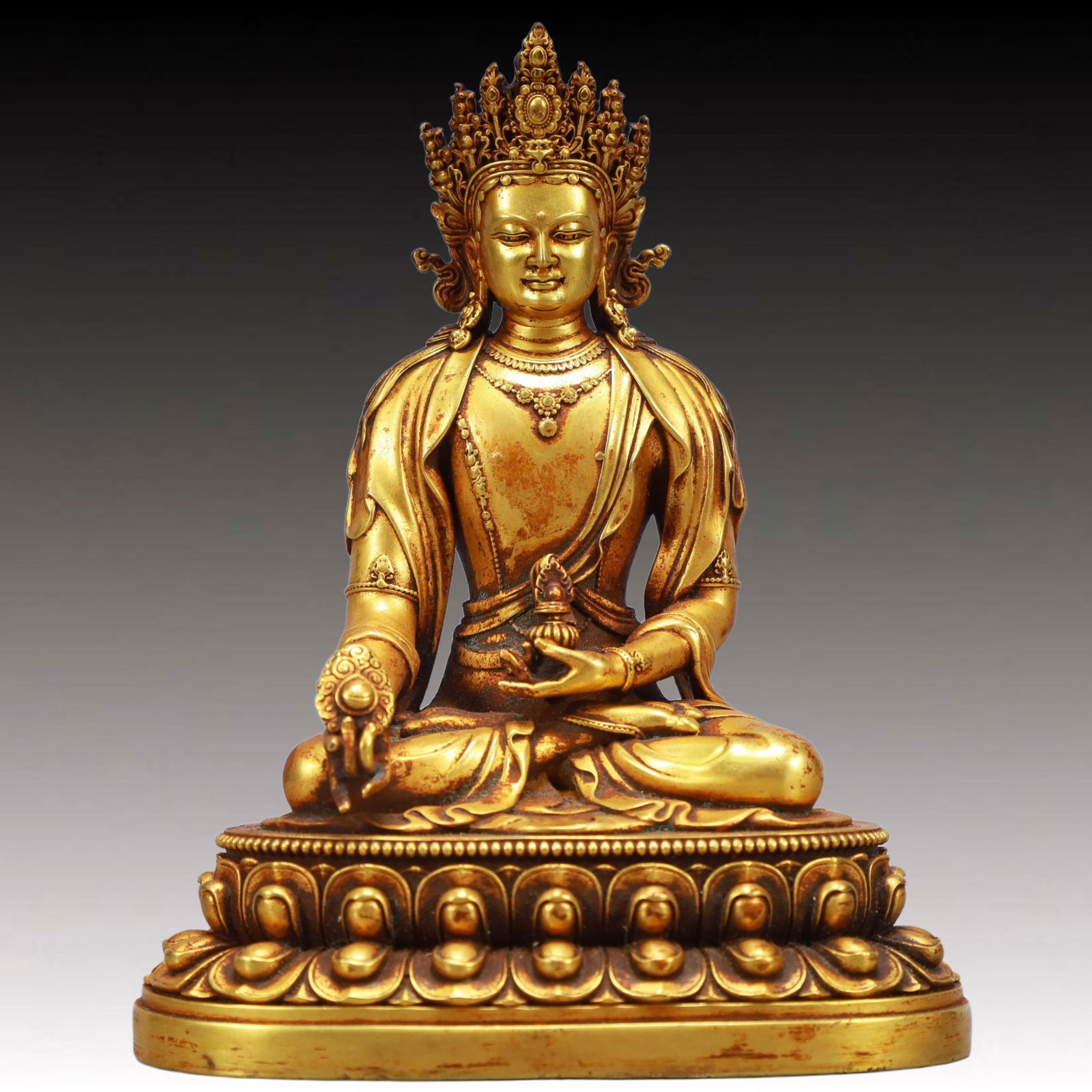 A Solemn Gilt Bronze Statue of Avalokitesvara: A Solemn Gilt Bronze Statue of Avalokitesvara,Ming Dynasty, China,Yongle Six-character Mark,Size:4.9inx3.3inx6.3in,Weight:2050g 