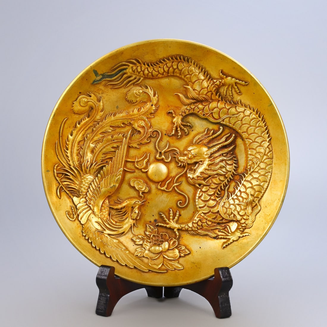 An Exquisite Gilt Bronze Dragon and Phoenix Pattern Plate: An Exquisite Gilt Bronze Dragon and Phoenix Pattern Plate,Qing Dynasty,China,Qianlong Six-character Mark,Size:1.4inx7.1in,Weight:557g 铜鎏金龙凤纹盘,中&