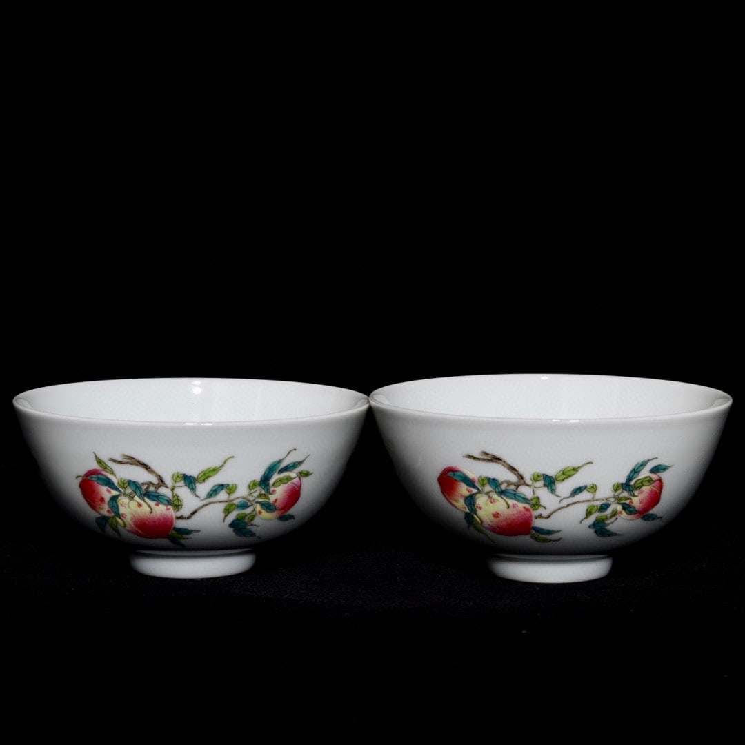 A Pair of Exquisite Famille-Rose Fruit Pattern Bowls: A Pair of Exquisite Famille-Rose Fruit Pattern Bowls,Qing Dynasty, China,Qianlong Six-character Mark,Size:2.2inx4.5in 