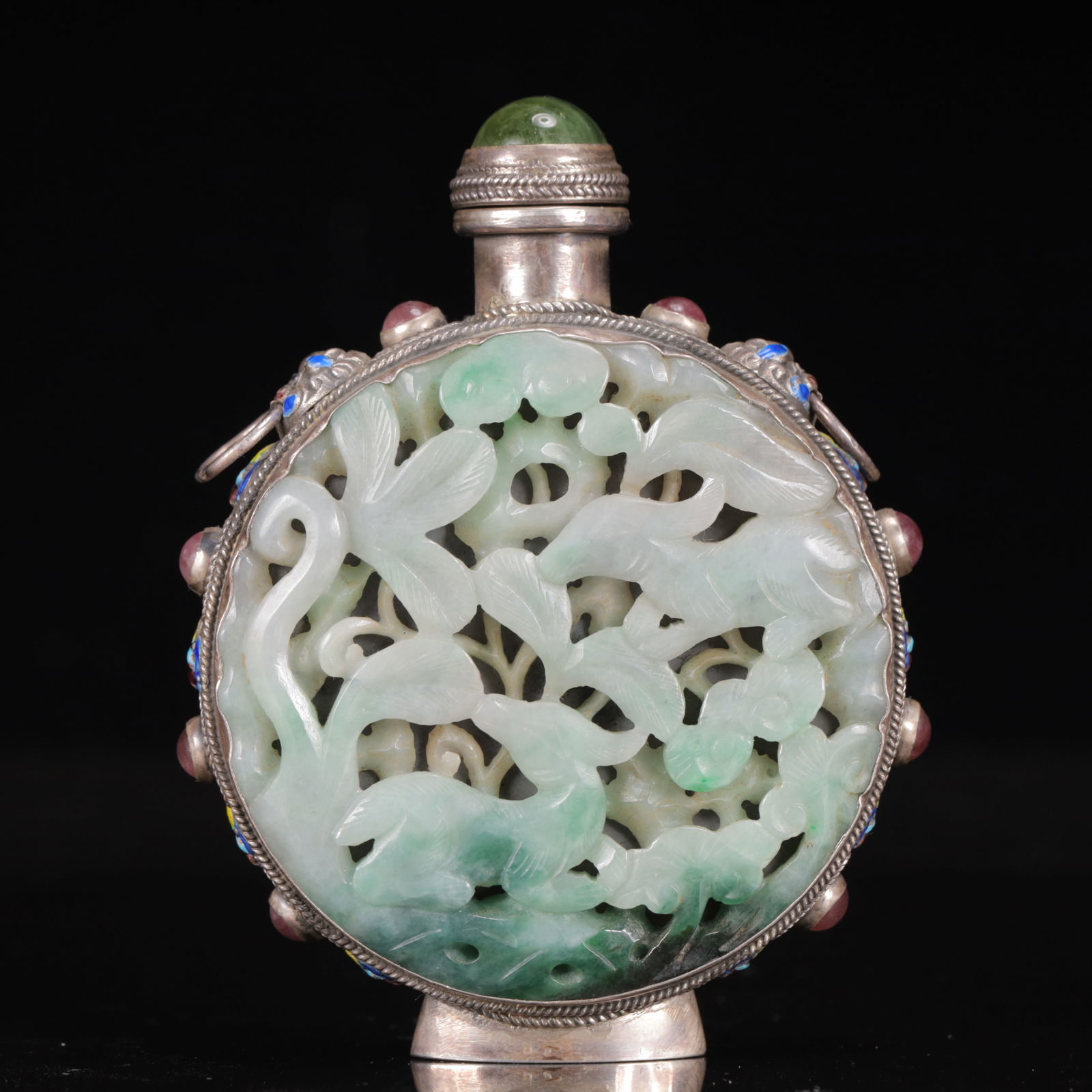 An Exquisite Silver Inlaid Jadeite Animal Pattern Snuff Bottle,Inlaid Gems: An Exquisite Silver Inlaid Jadeite Animal Pattern Snuff Bottle,Inlaid Gems,Qing Dynasty, China,Size:3.1inx1.2inx3.9in,Weight:217g 银嵌翡翠动物纹鼻୉