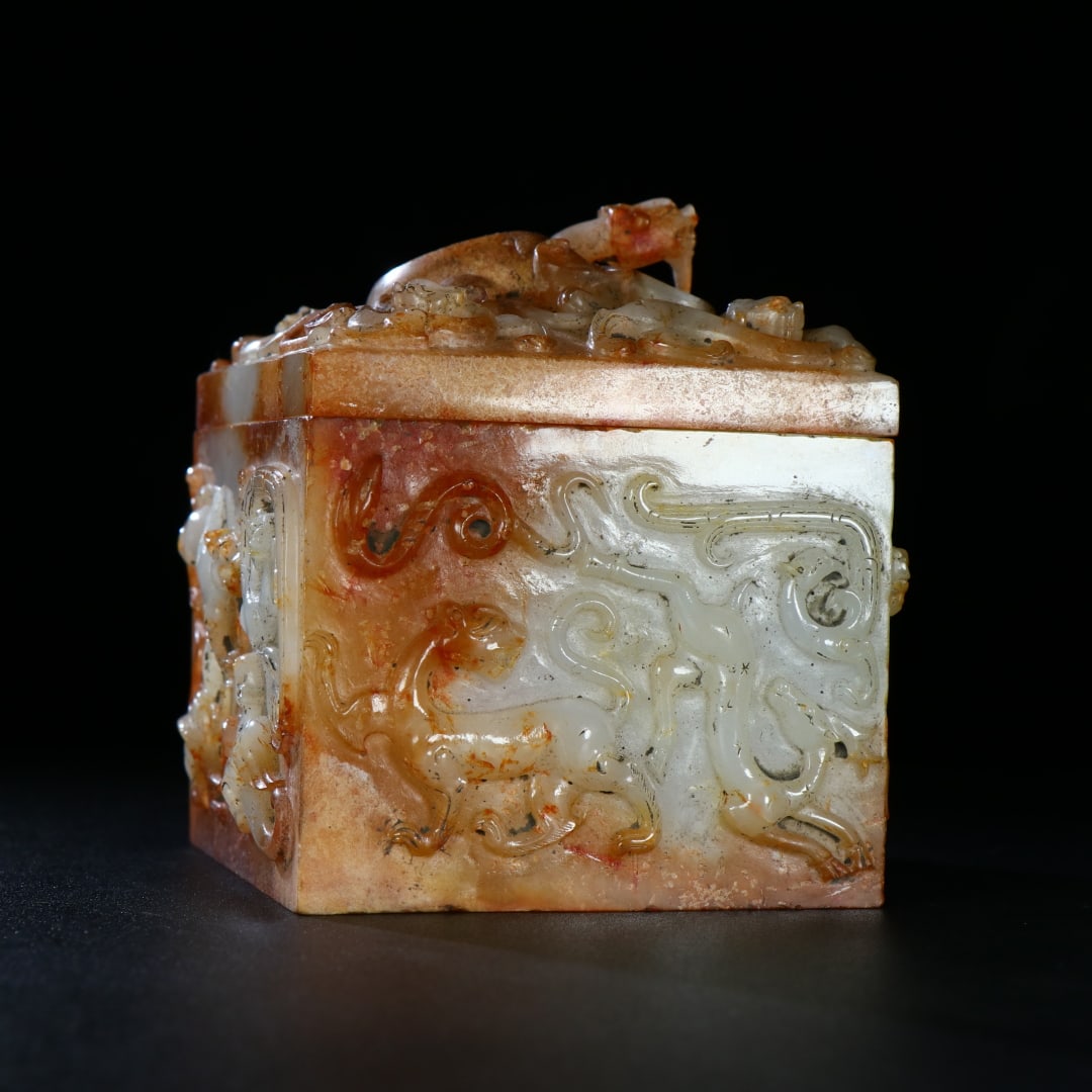 A Set of Fine Gaogu Jade Auspicious Beast Pattern Seal: A Set of Fine Gaogu Jade Auspicious Beast Pattern Seal，Ancient Time, China，Size：3.3inx3.3inx3.6in，Weight：1093g 