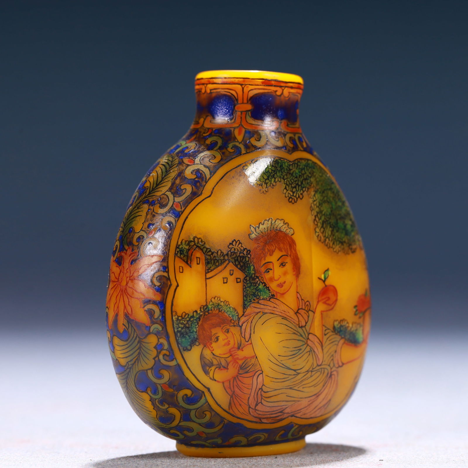An Exquisite Glass Figure Pattern Snuff Bottle - 3