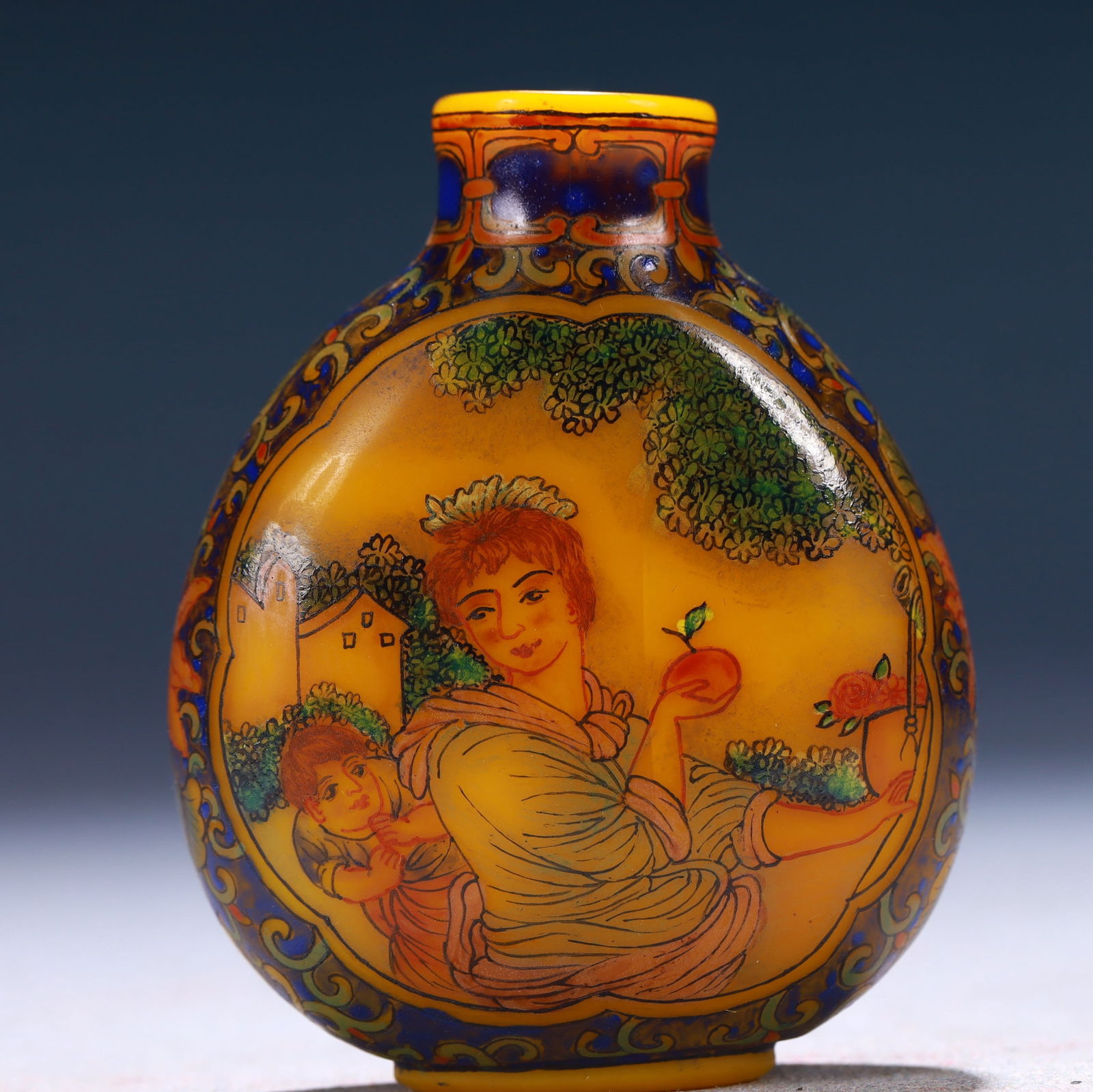 An Exquisite Glass Figure Pattern Snuff Bottle - 4