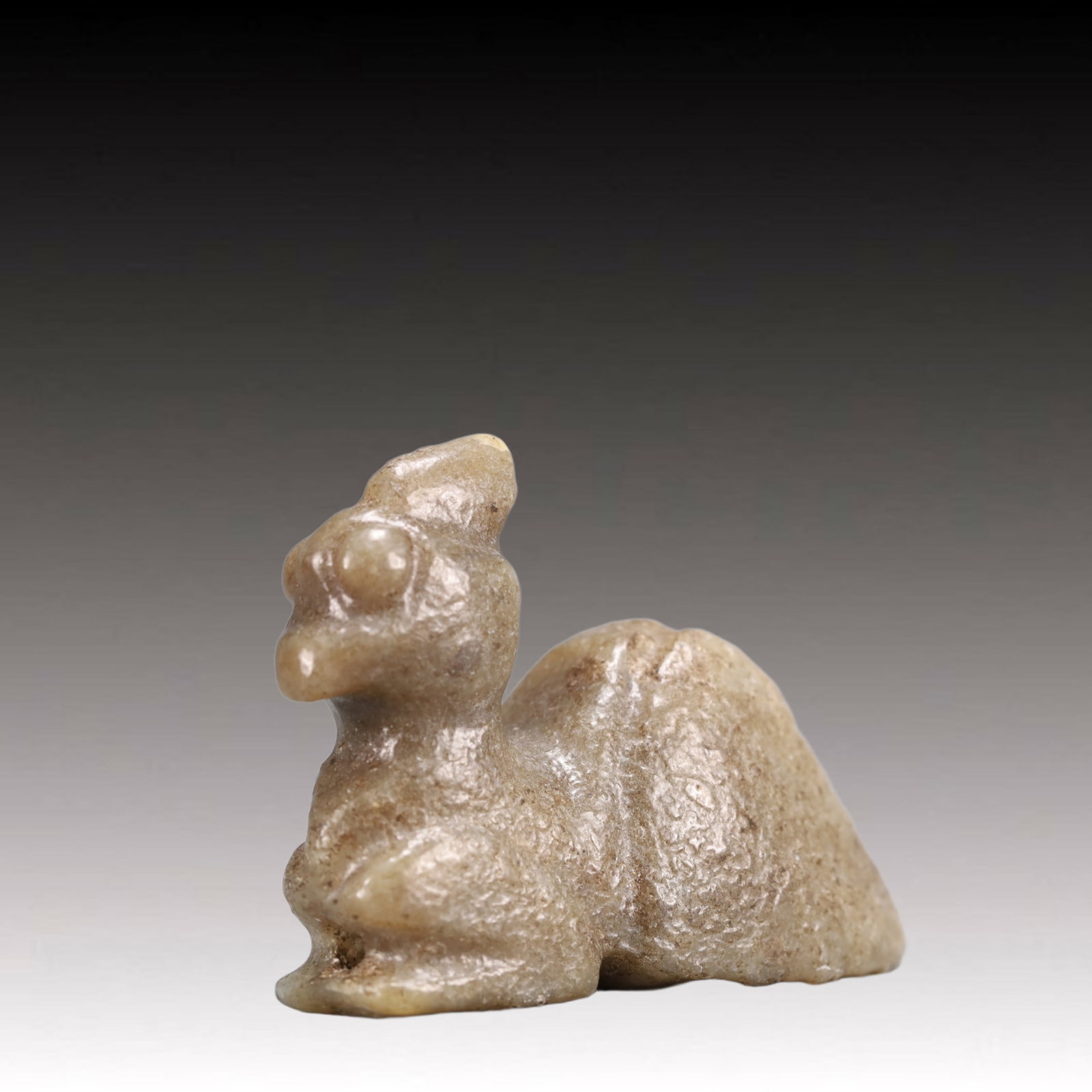 An Archaic Hongshan Culture Greenish Jade Pendant: An Archaic Hongshan Culture Greenish Jade Pendant,Ancient Time, China,Size:2.3inx1.2inx1.7in Weight:78.9g 