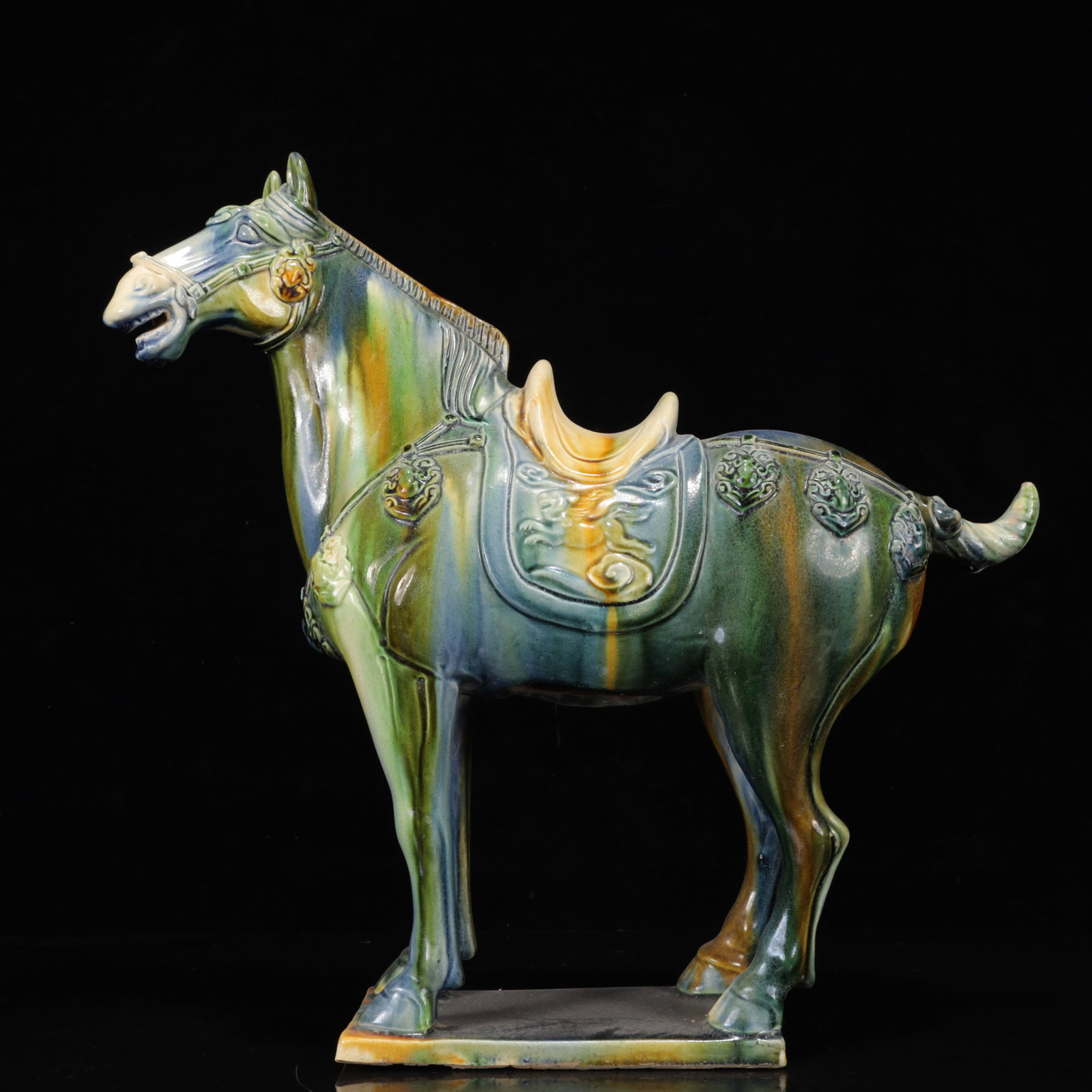 An Rare Tang Tri-Color Glazed Pottery Horse Ornament (1 of 13)