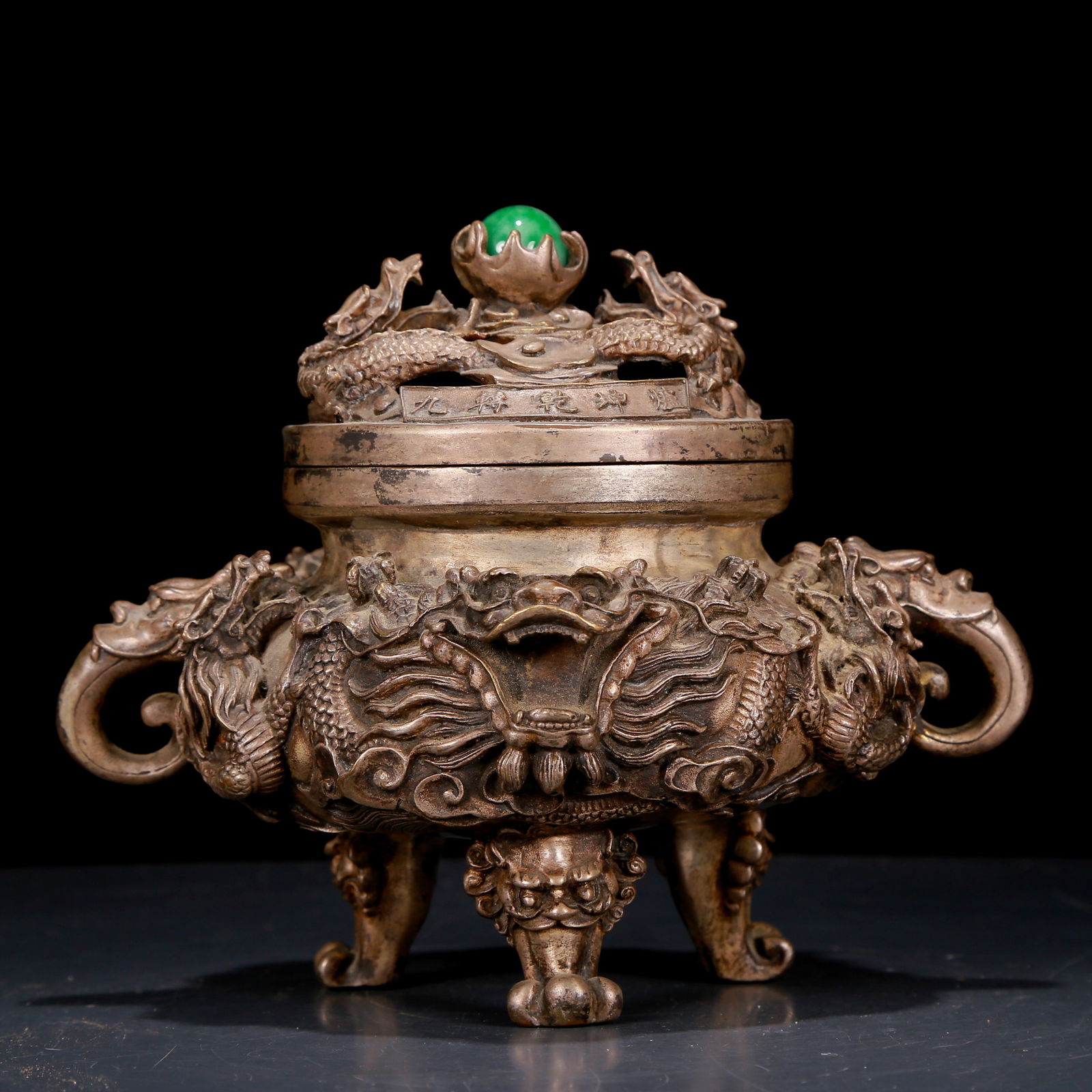 An exquisite silver tripod and two-eared dragon pattern censer: An exquisite silver tripod and double-eared censer with dragon pattern, Ming Dynasty, China, Xuande six-character censer, Size: 8.7inx6.7inx7.5in; Weight: 2495g 银三足双耳