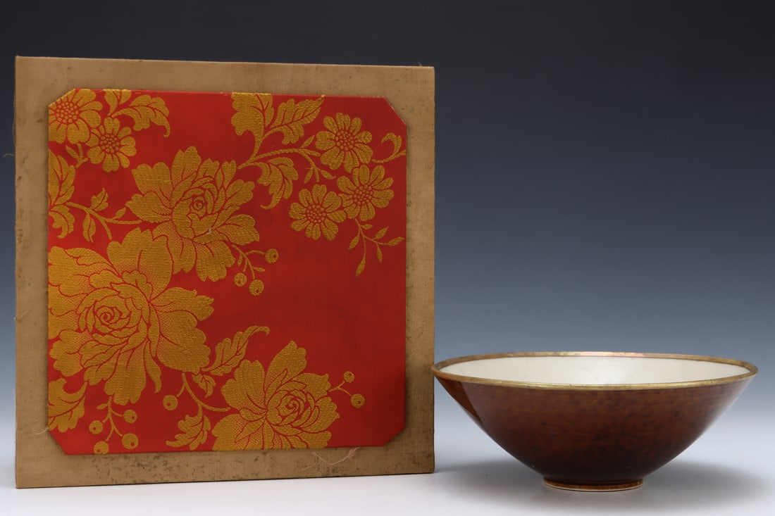 An Exquisite Ding yao Cover with Gold Flower Pattern Bowl,with an Imperial Poem by Emperor Qianlong: An Exquisite Ding yao Cover with Gold Flower Pattern Bowl,with an Imperial Poem by Emperor Qianlong,Song Dynasty, China,Size:3inx8.1in 