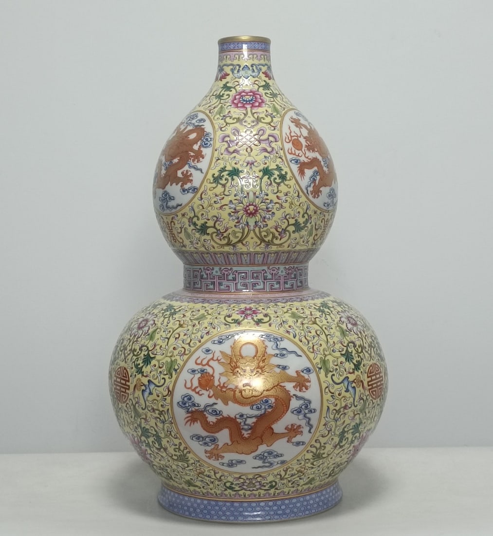 A Huge Famille-Rose Yellow Ground Painted Gold Lotus?Auspicious Cloud and Dragon Pattern Gourd: A Huge Famille-Rose Yellow Ground Painted Gold Lotus,Auspicious Cloud and Dragon Pattern Gourd Vase,Qing Dynasty,China,Qianlong Four-character Mark,Size:20.5inx12.2in 