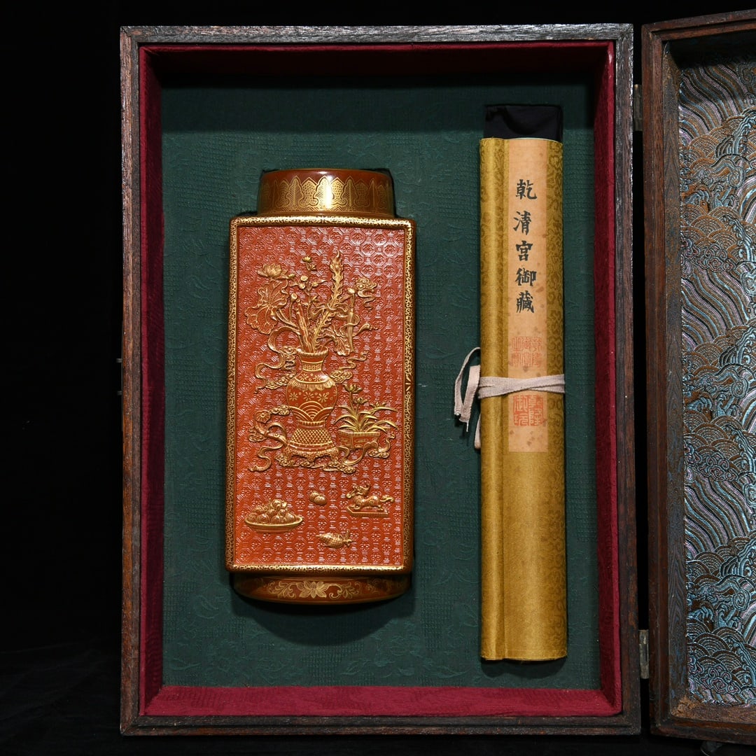 An Exquisite Iron-Red Glazed Painted Gold Flower Pattern Vase,With Vertical Scroll Painting on Silk: An Exquisite Iron-Red Glazed Painted Gold Flower Pattern Vase,With Vertical Scroll Painting on Silk,Qing Dynasty, China,Qianlong Six-character Mark,Size:11inx4.7in 