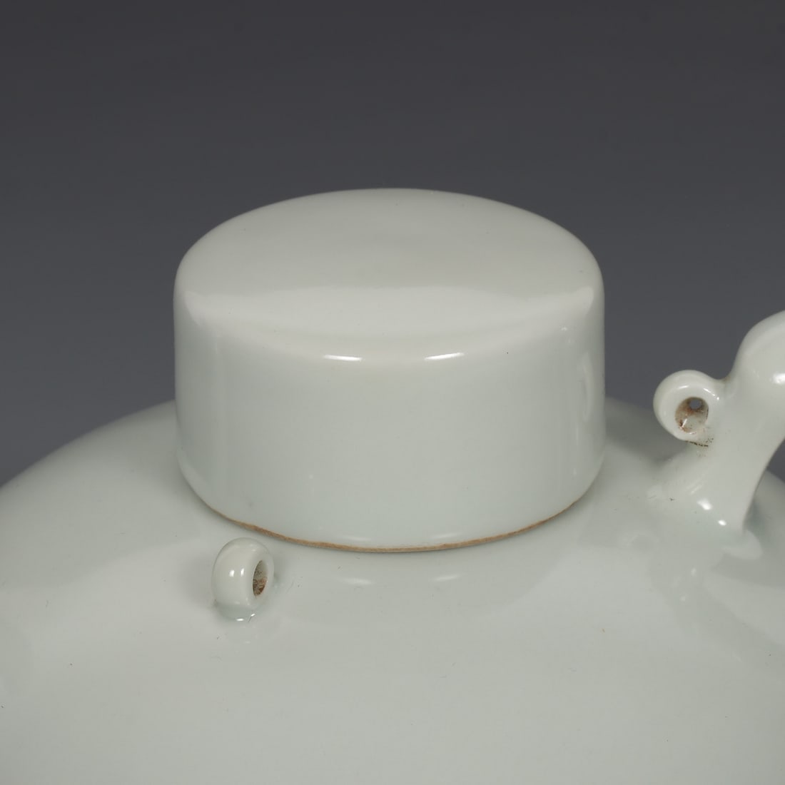 An Exquisite White Glazed Ewer - 3