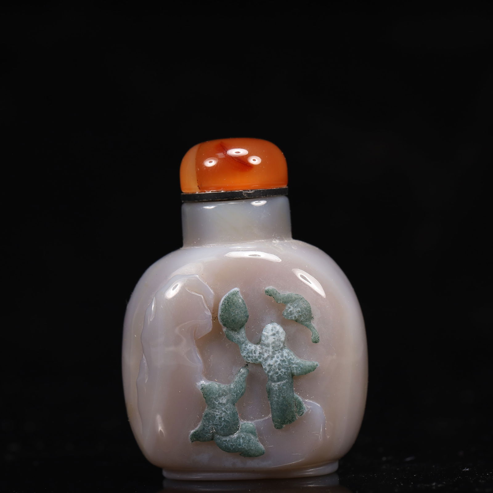 An Exquisite Agate Figure Pattern Snuff Bottle: An Exquisite Agate Figure Pattern Snuff Bottle,Qing Dynasty, China,Size:1.8inx1inx2.6in,Weight:57g 玛瑙人物纹鼻烟壶,中国清代