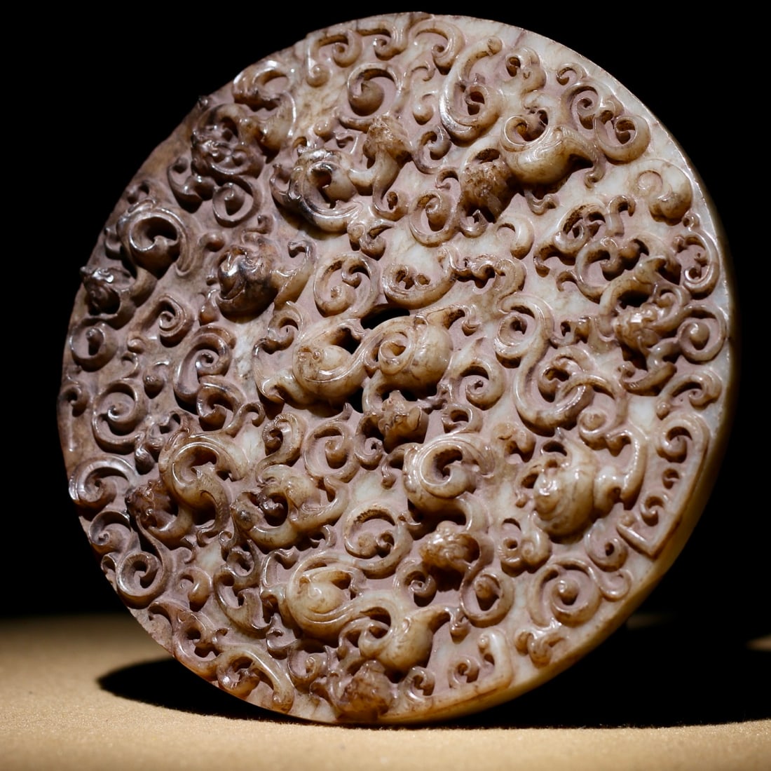 An Exquisite White Jade Dragon Pattern Pendant - 7