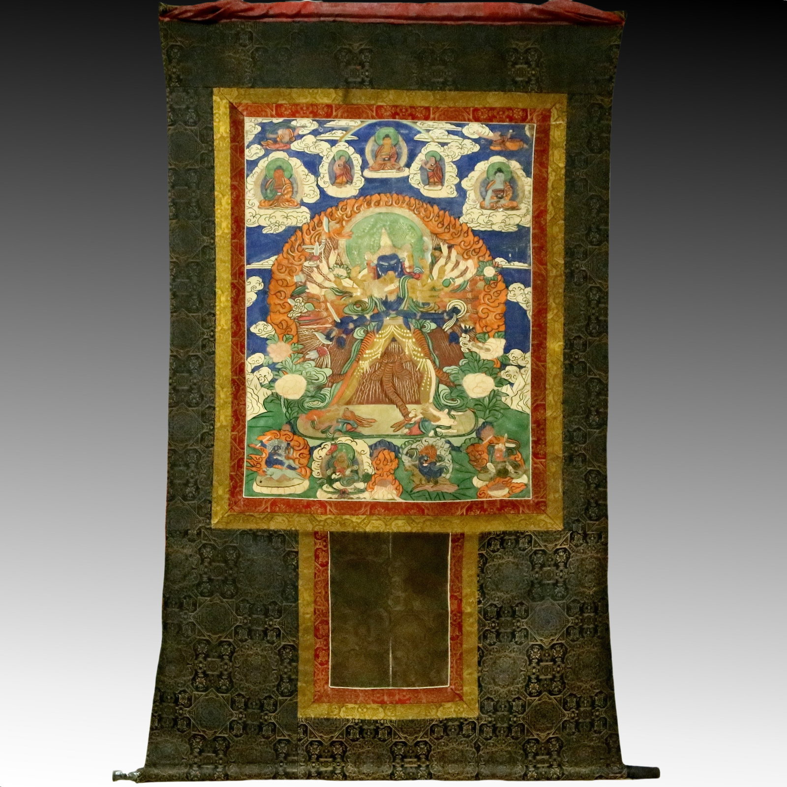 An Exquisite Brocade Painted Color Mandkesvara Tangka: An Exquisite Brocade Painted Color Mandkesvara Tangka,Qing Dynasty, China,Size：38.2inx61in 