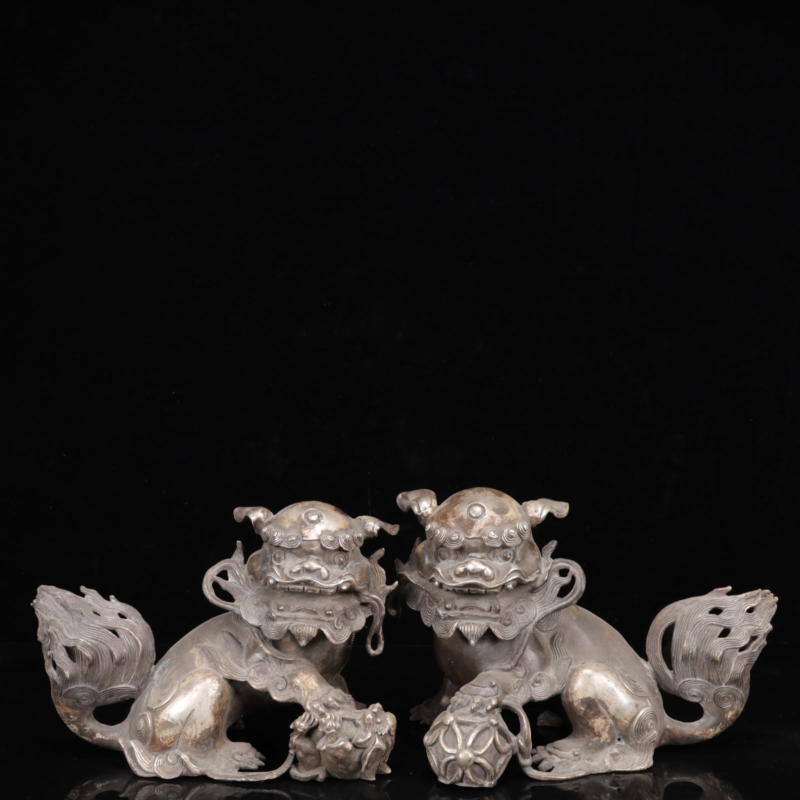 A Pair of Exquisite Silver Lion Ornaments: A Pair of Exquisite Silver Lion Ornaments,Qing Dynasty,China,Size:9.8inx5.9inx7.1in,Weight:7650g 一对银狮子摆件,中国清代