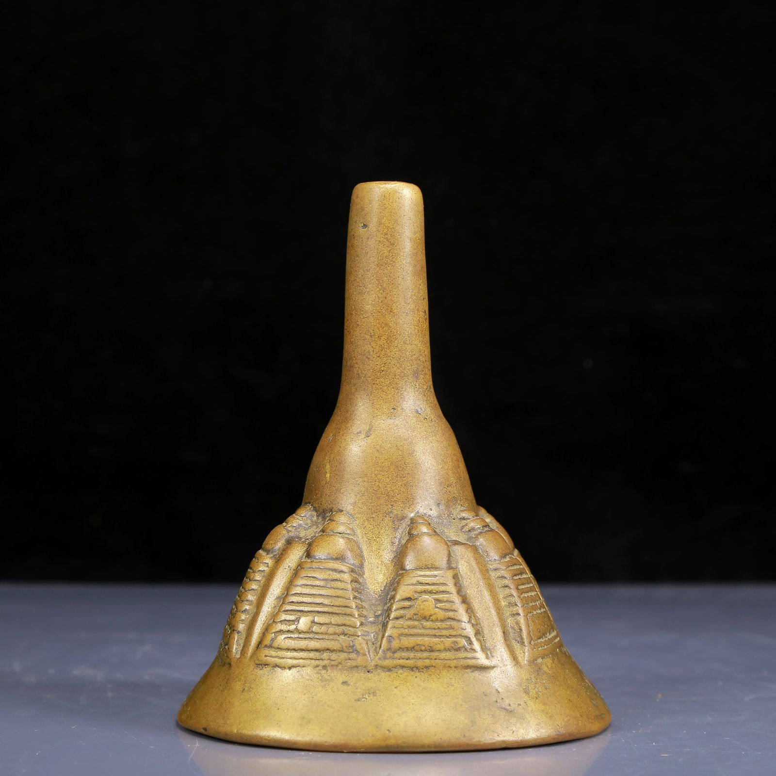 A Rare Bronze Ornament: A Rare Bronze Ornament,Qing Dynasty, China,Size:4.7inx6.3in,Weight:1115g 铜法器摆件，清代