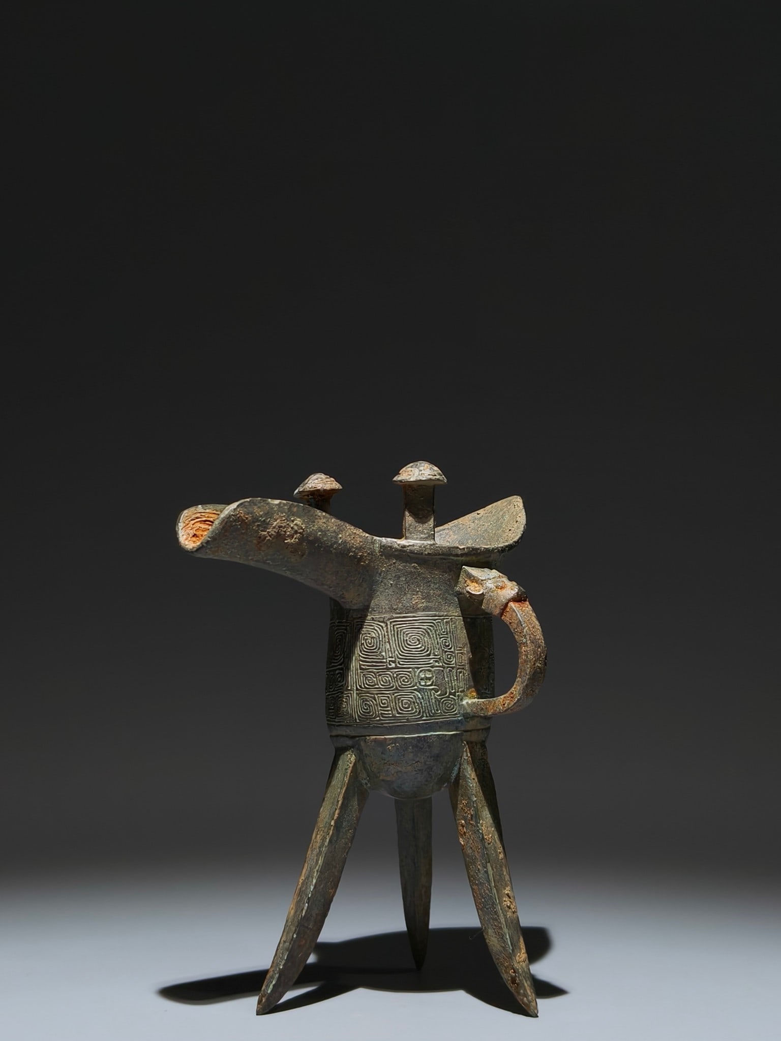 An Archaic Bronze Cloud Pattern Tripod Goblet - 3