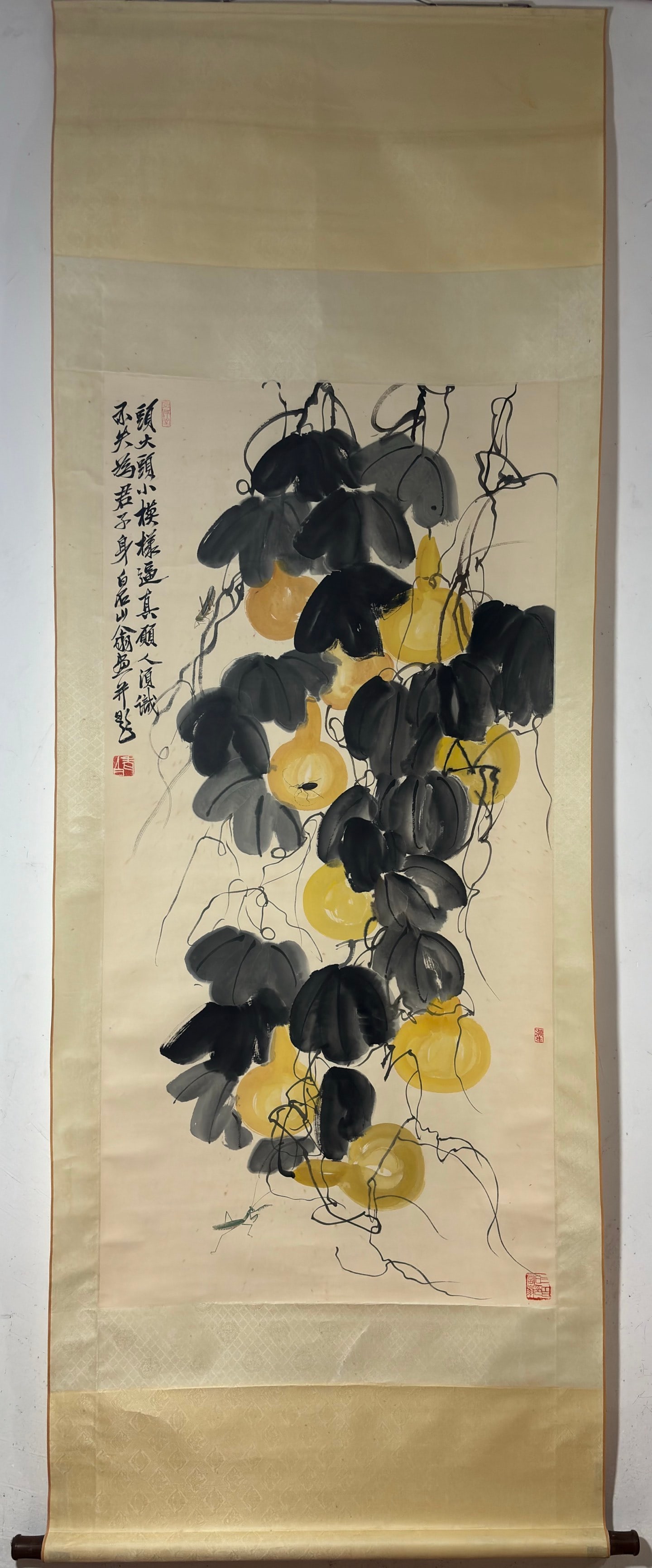 A Chinese Vertical Scroll Ink Painting of Gourd on Paper,Qi Baishi: A Chinese Vertical Scroll Ink Painting of Gourd on Paper,Qi Baishi,Size:(Without frame)53.9inx26.4in 一幅中国水墨葫芦图立轴,齐&#