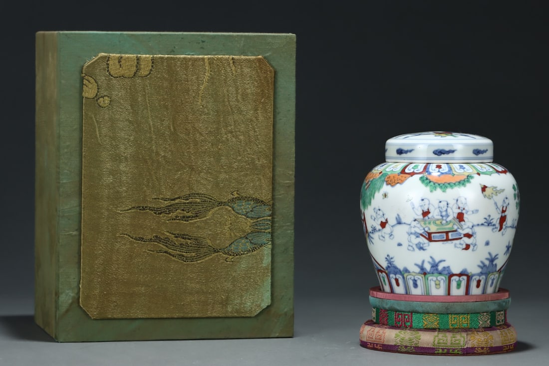 An Exquisite Doucai Character and Story Pattern Cover Jar: An Exquisite Doucai Character and Story Pattern Cover Jar,Ming Dynasty, China,Chenghua Six-character Mark,Size:5.6inx5.5in 斗彩人物故事纹盖罐,