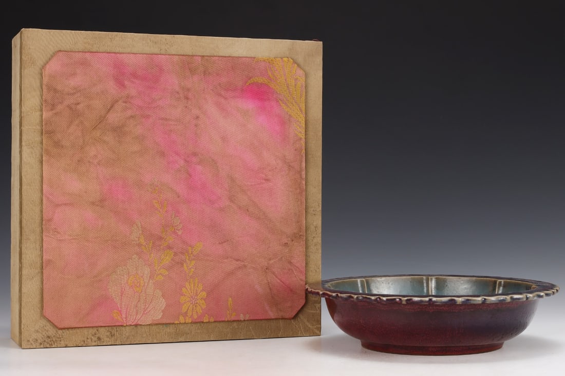 An Exquisite Jun yao Purple Glazed Brush Washer: An Exquisite Jun yao Purple Glazed Brush Washer,Song Dynasty, China,With Mark,Size:2.4inx9.8in 钧窑紫釉笔洗,中国宋代,带款