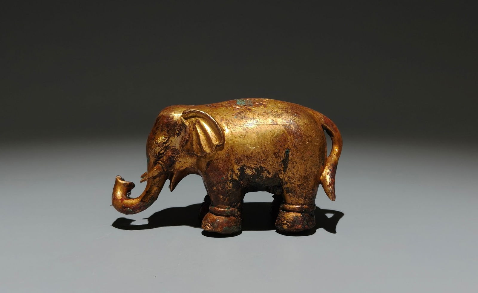 An Exquisite Gilt Bronze Flower Pattern Elephant Ornament (1 of 9)