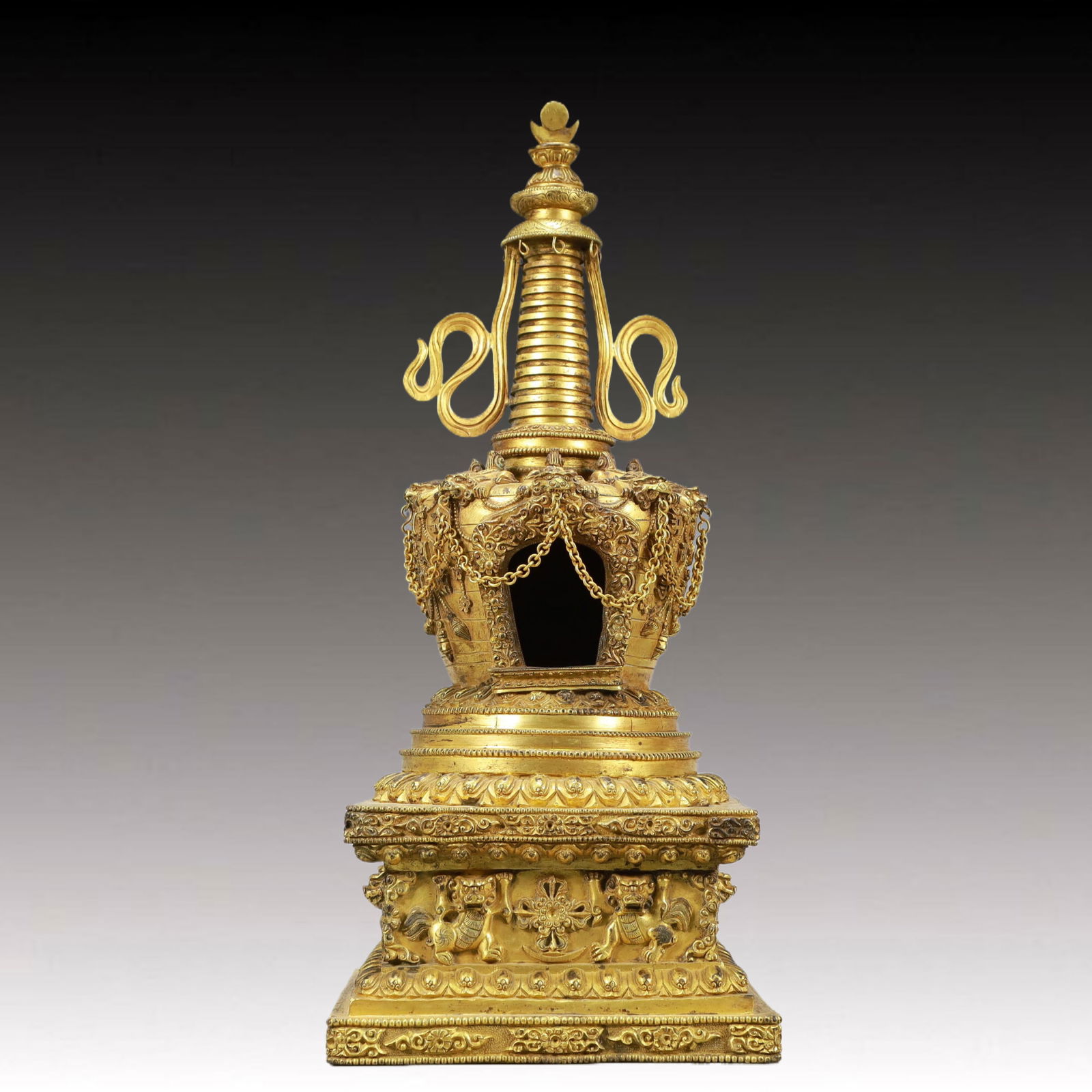 A Rare Gilt Bronze Niche: A Rare Gilt Bronze Niche,Qing Dynasty, China,Size:6.9inx16.1in,Weight:7150g 铜鎏金佛龛,中国清代