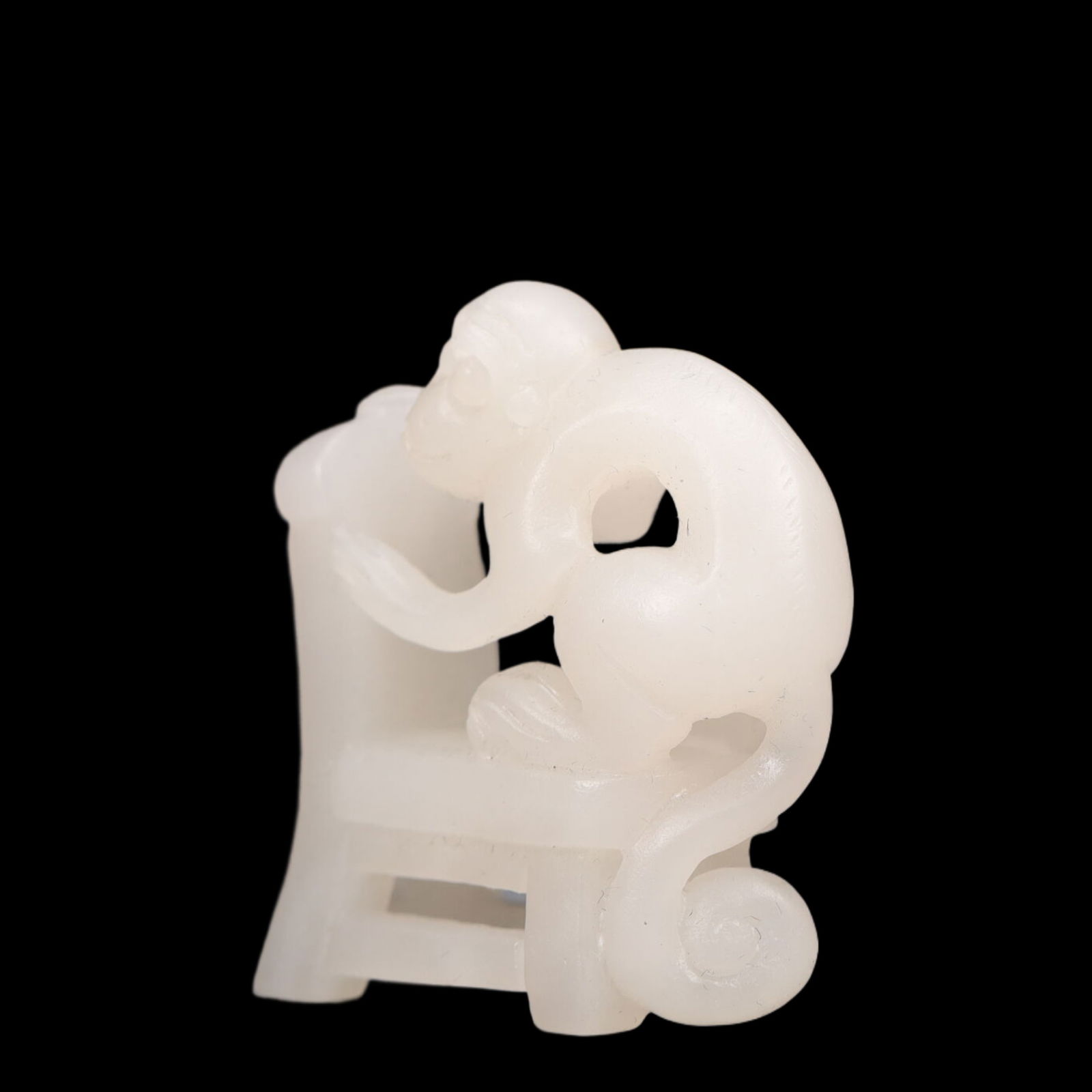 An Exquisite White Jade Monkey Ornament - 2