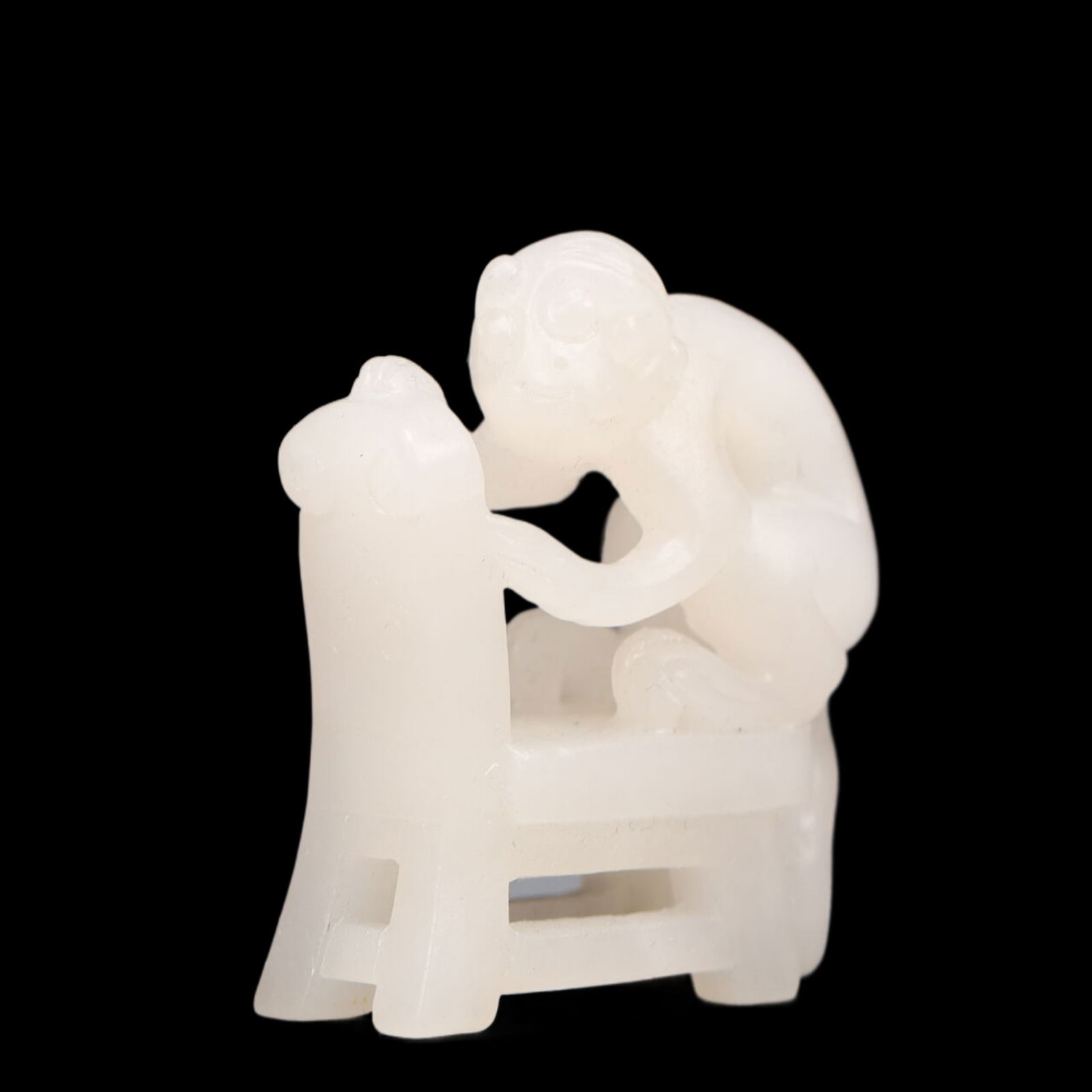 An Exquisite White Jade Monkey Ornament - 3
