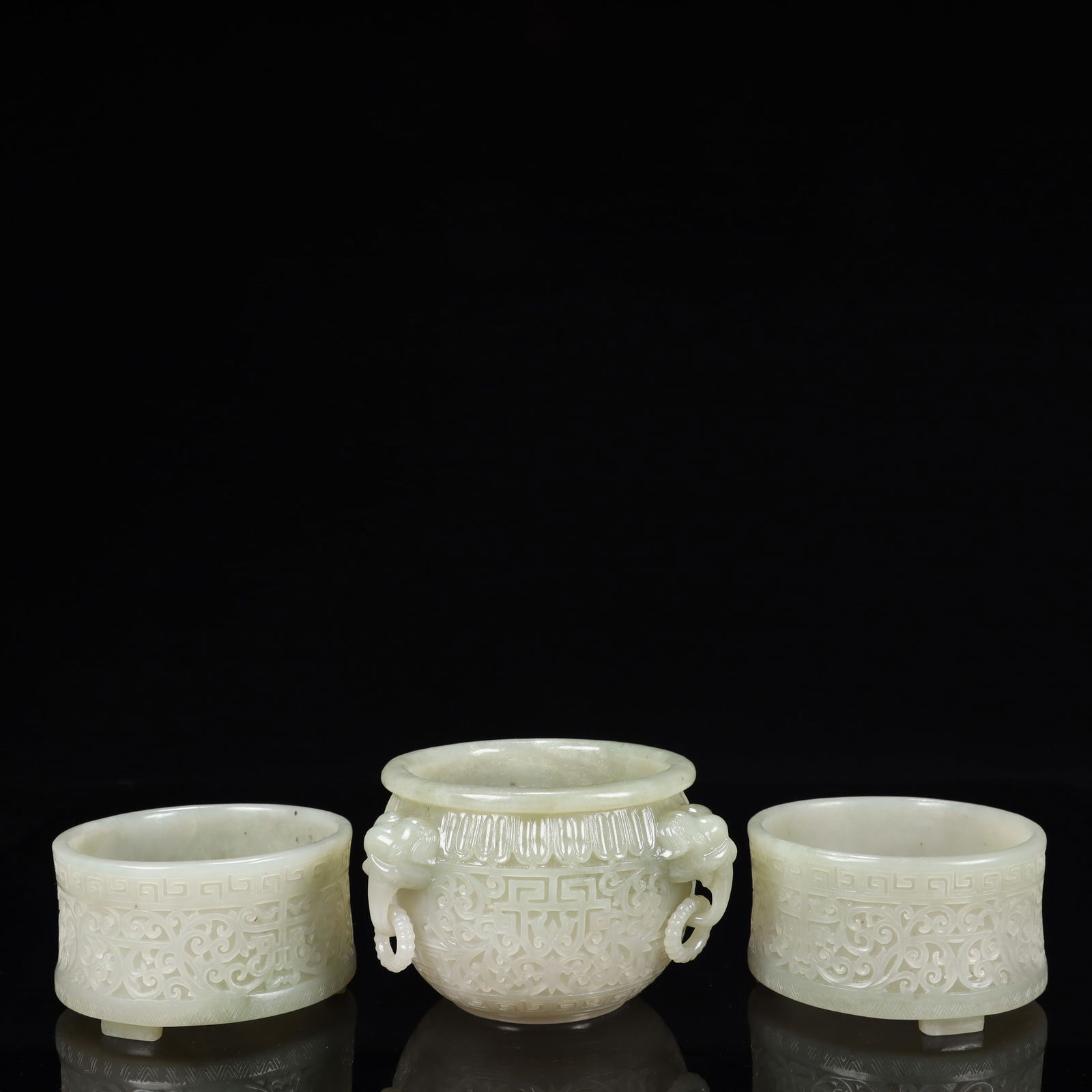 A Set of Fine White Jade Flower Pattern Ornaments: A Set of Fine White Jade Flower Pattern Ornaments,Qing Dynasty, China,Qianlong Four-character Mark,Size:(香炉)5.1inx3.1in,3.9inx2.2in,Weight:1550g 