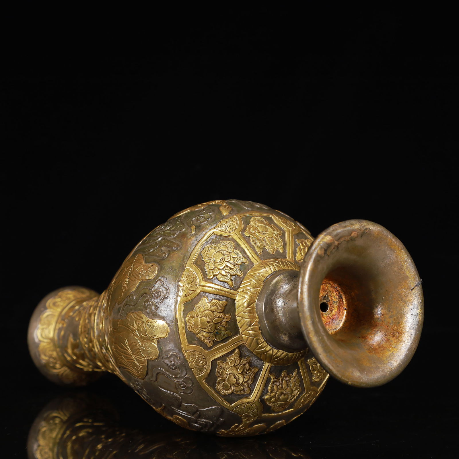 An Exquisite Gilt Silver Figure Pattern Vase - 10