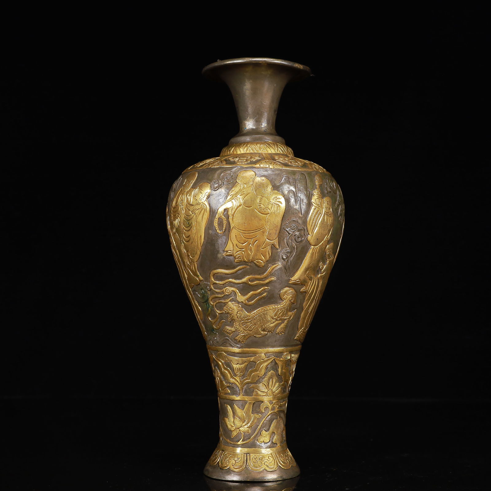 An Exquisite Gilt Silver Figure Pattern Vase - 6