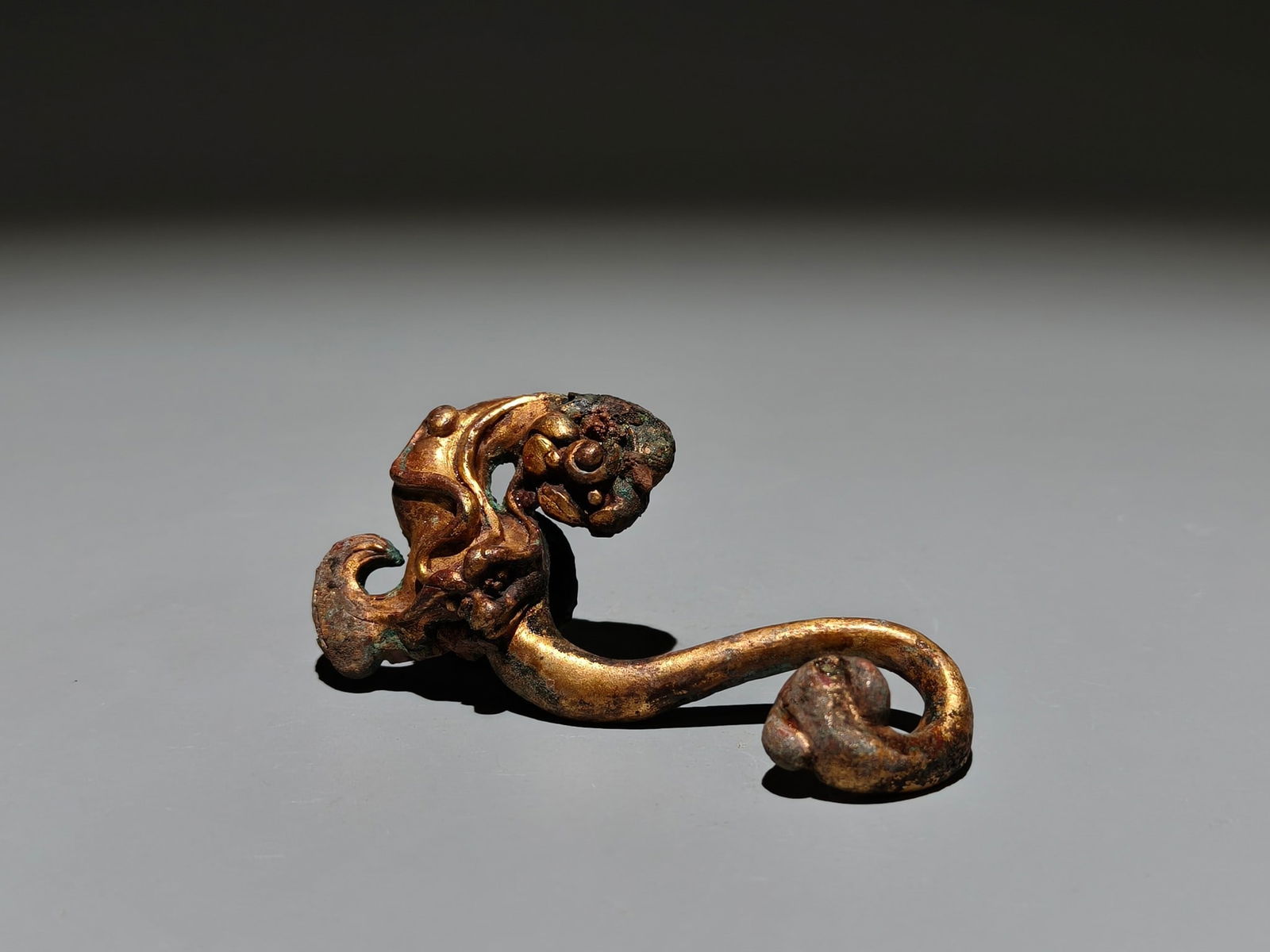 An Exquisite Gilt Bronze Auspicious Beast Pattern Hook - 3