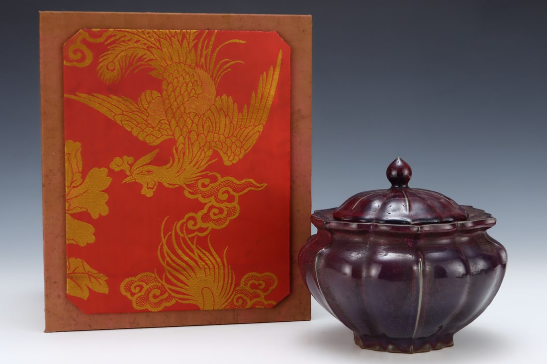 An Exquisite Jun yao Purple Glazed Cover Jar: An Exquisite Jun yao Purple Glazed Cover Jar,Song Dynasty, China,Size:6.5inx6.9in 钧窑紫釉盖罐,中国宋代