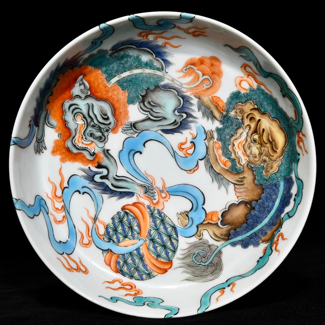 An Exquisite Wucai Lion Pattern Water Pot: An Exquisite Wucai Lion Pattern Water Pot,Qing Dynasty, China,Yongzheng Six-character Mark,Size:1.3inx6.1in 五彩狮纹水盂,中国清代,雍&#