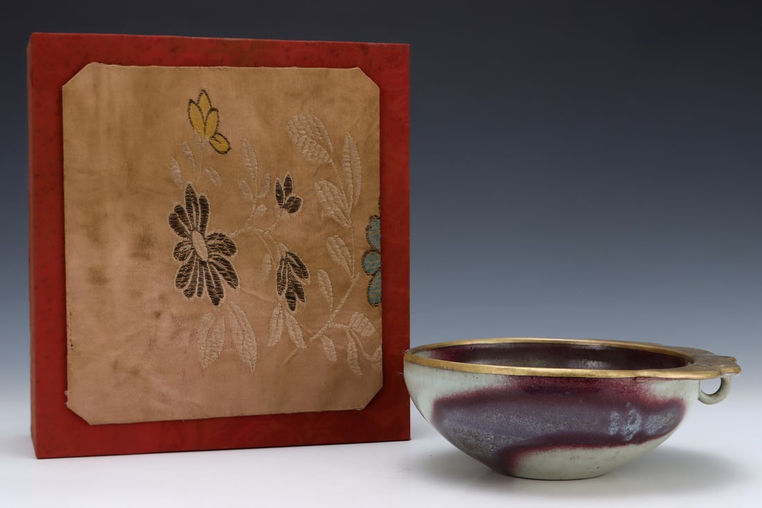 An Exquisite Jun yao Purple Glazed Cover with Gold Brush Washer,with an Imperial Poem by Emperor: An Exquisite Jun yao Purple Glazed Cover with Gold Brush Washer,with an Imperial Poem by Emperor Qianlong,Song Dynasty, China,Size:2.8inx7.8in 