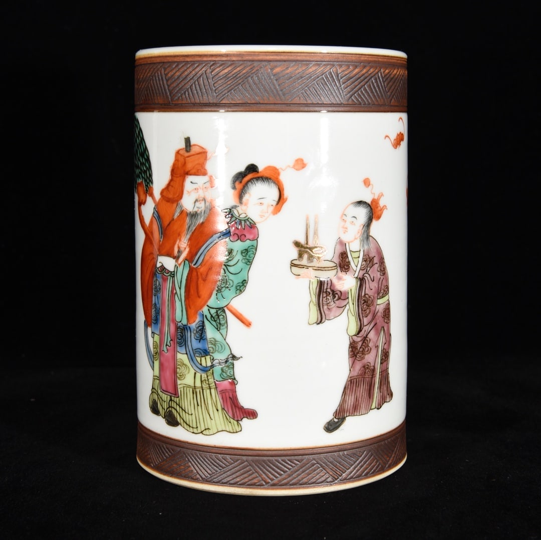 An Exquisite Famille-Rose Character and Story Pattern Brush Pot,With Poem: An Exquisite Famille-Rose Character and Story Pattern Brush Pot,With Poem,Qing Dynasty, China,Tongzhi Four-character Mark,Size:5.9inx7.7in 