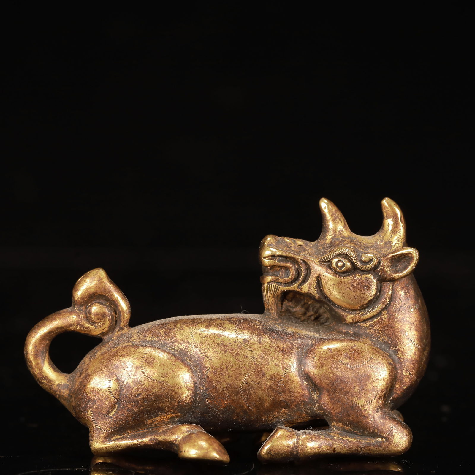 An Exquisite Gilt Bronze Auspicious Beast Ornament: An Exquisite Gilt Bronze Auspicious Beast Ornament,Qing Dynasty, China,Size:3.1inx1.6inx2in,Weight:350g 铜鎏金瑞兽摆件,中国清代