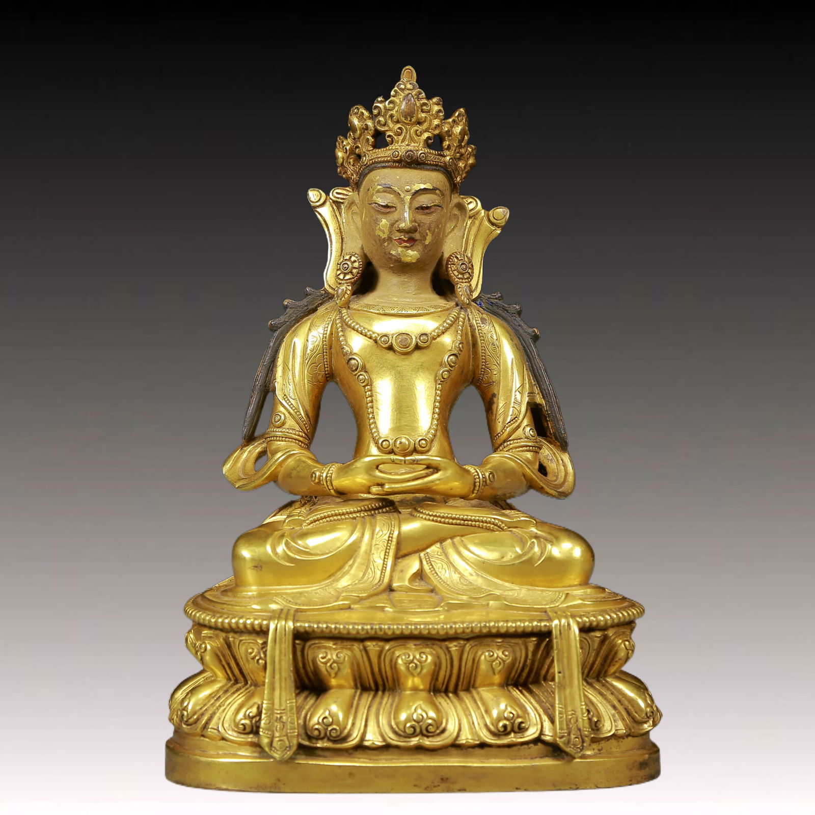 A Solemn Gilt Bronze Statue of Amitayus: A Solemn Gilt Bronze Statue of Amitayus,Ming Dynasty, China,Size:4.7inx3.9inx7.5in,Weight:1610g 铜鎏金无量寿佛像，明代