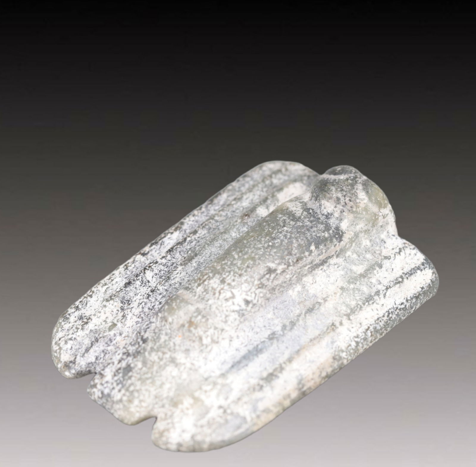 An Archaic Hongshan Culture Cyan jade Bird Pendant: An Archaic Hongshan Culture Cyan jade Bird Pendant,Ancient Time, China,Size:2inx1.4inx0.5in Weight:37.7g 红山文化青玉鸟挂件,新石ࢤ