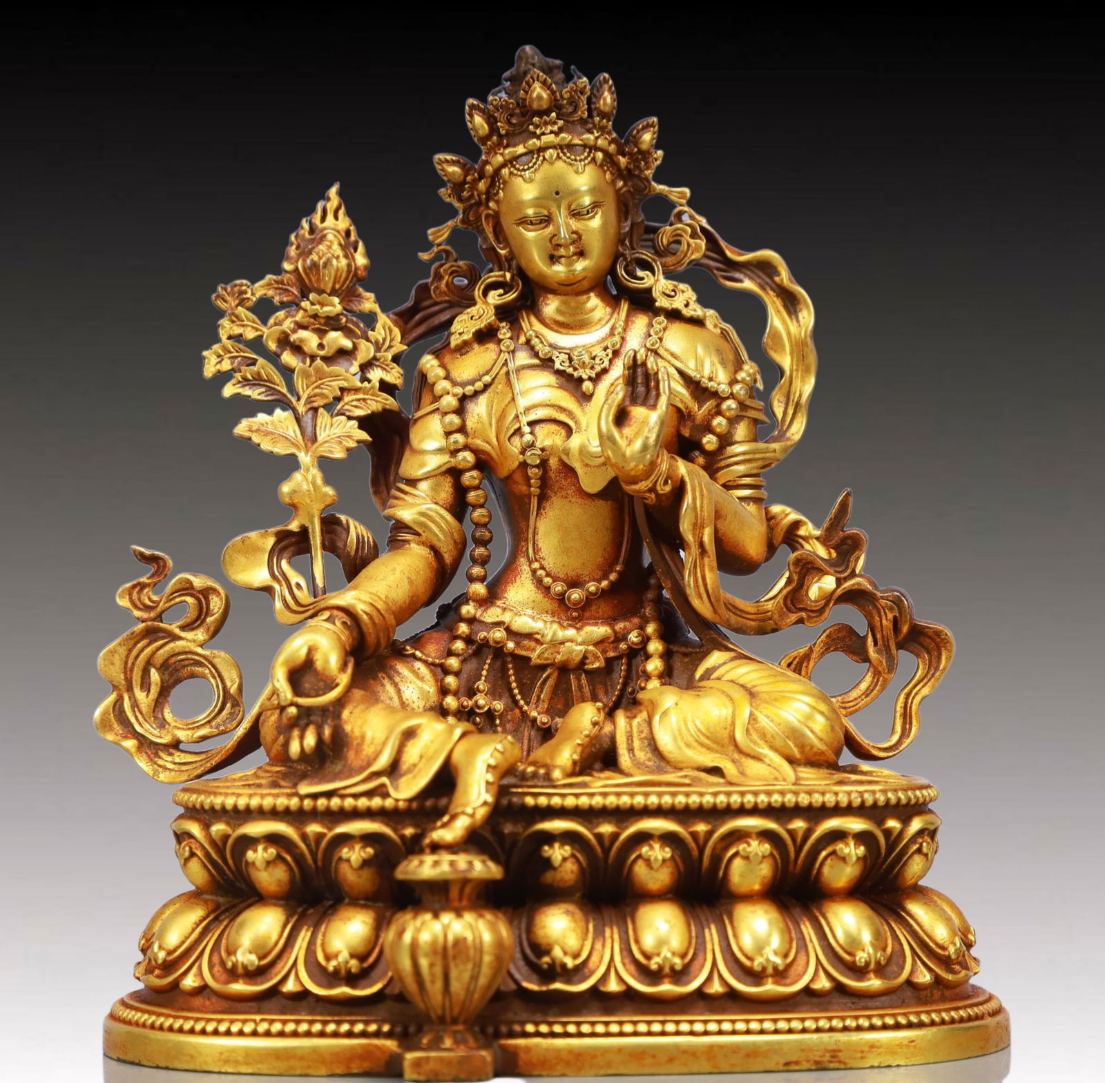 A Solemn Gilt Bronze Statue of Tara: A Solemn Gilt Bronze Statue of Tara,Ming Dynasty, China,Yongle Six-character Mark,Size:5.1inx3.9inx5.5in,Weight:1850g 