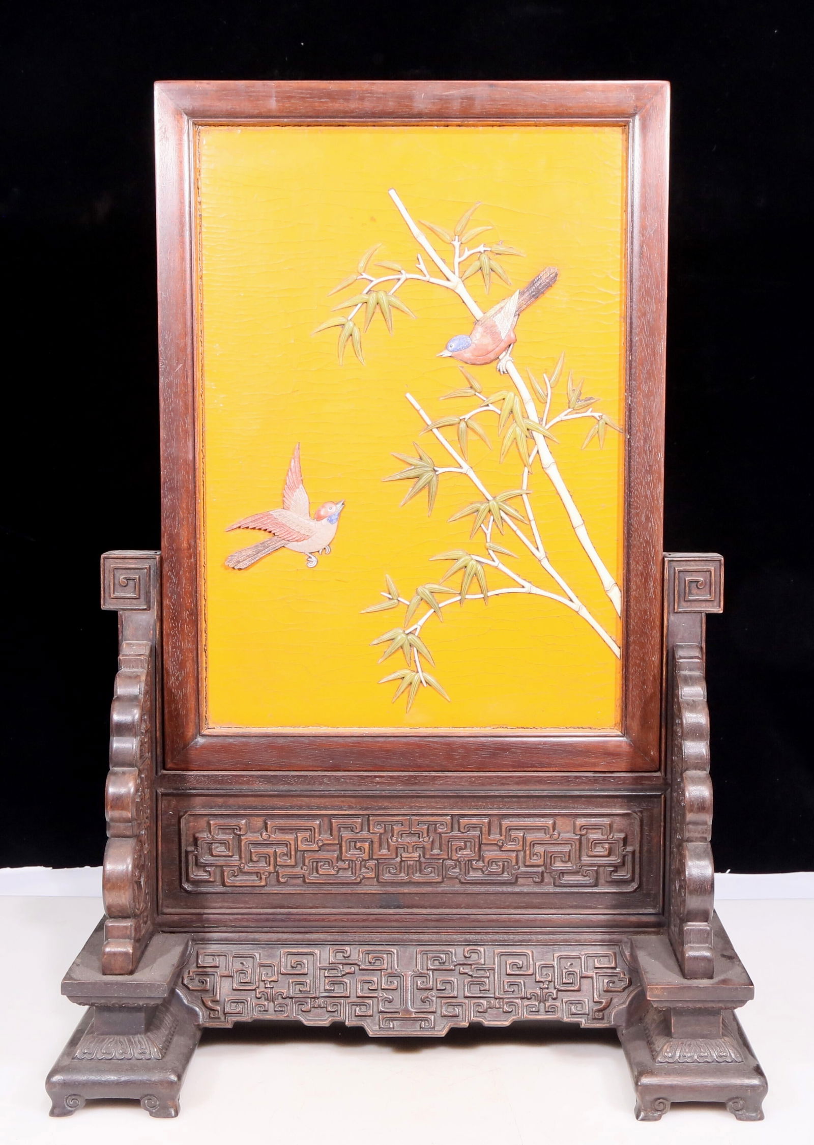An exquisite zitanwood lacquered, gold-embedded, flower-and-bird pattern table screen (1 of 14)