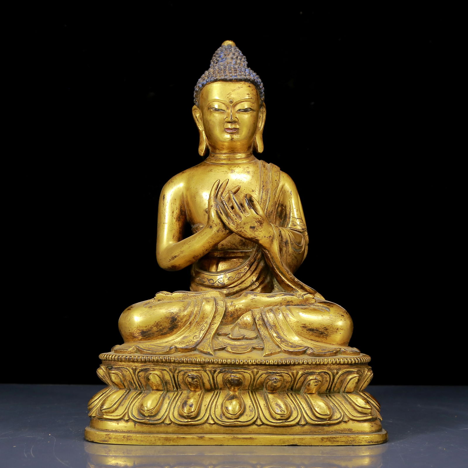 A Solemn Gilt Bronze Statue of Sakyamuni: A Solemn Gilt Bronze Statue of Sakyamuni,Ming Dynasty, China,Size:9.1inx5.1inx11.4in,Weight:5735g 铜鎏金释迦摩尼像，明代