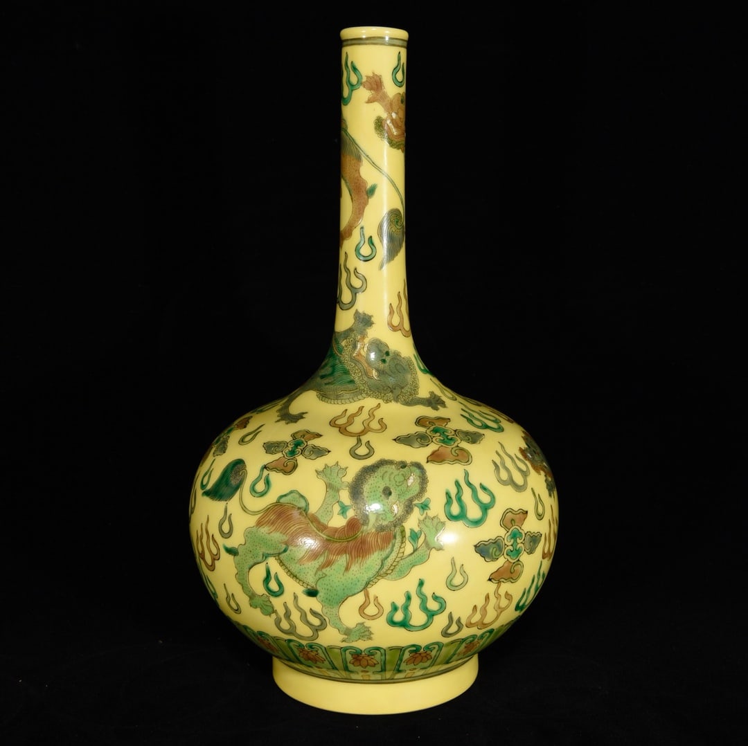 A Rare Wucai Auspicious Cloud and Lion Pattern Vase: A Rare Wucai Auspicious Cloud and Lion Pattern Vase,Qing Dynasty, China,Kangxi Six-character Mark,Size:12.8inx7.3in 五彩祥云狮子纹瓶,中国