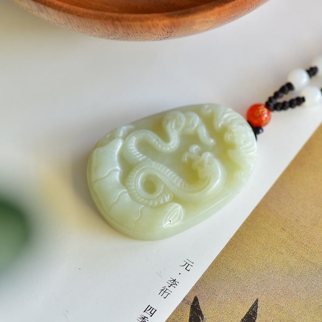 An Exquisite White Jade Snake Pattern Pendant - 2