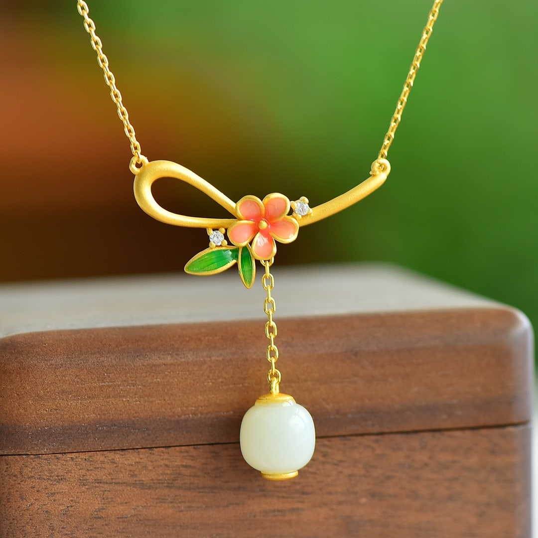 An Exquisite Sterling Silver-Gold Plated Inlaid White Jade Enamel Necklace: An Exquisite Sterling Silver-Gold Plated Inlaid White Jade Enamel Necklace, 纯银镀金镶白玉珐琅项链