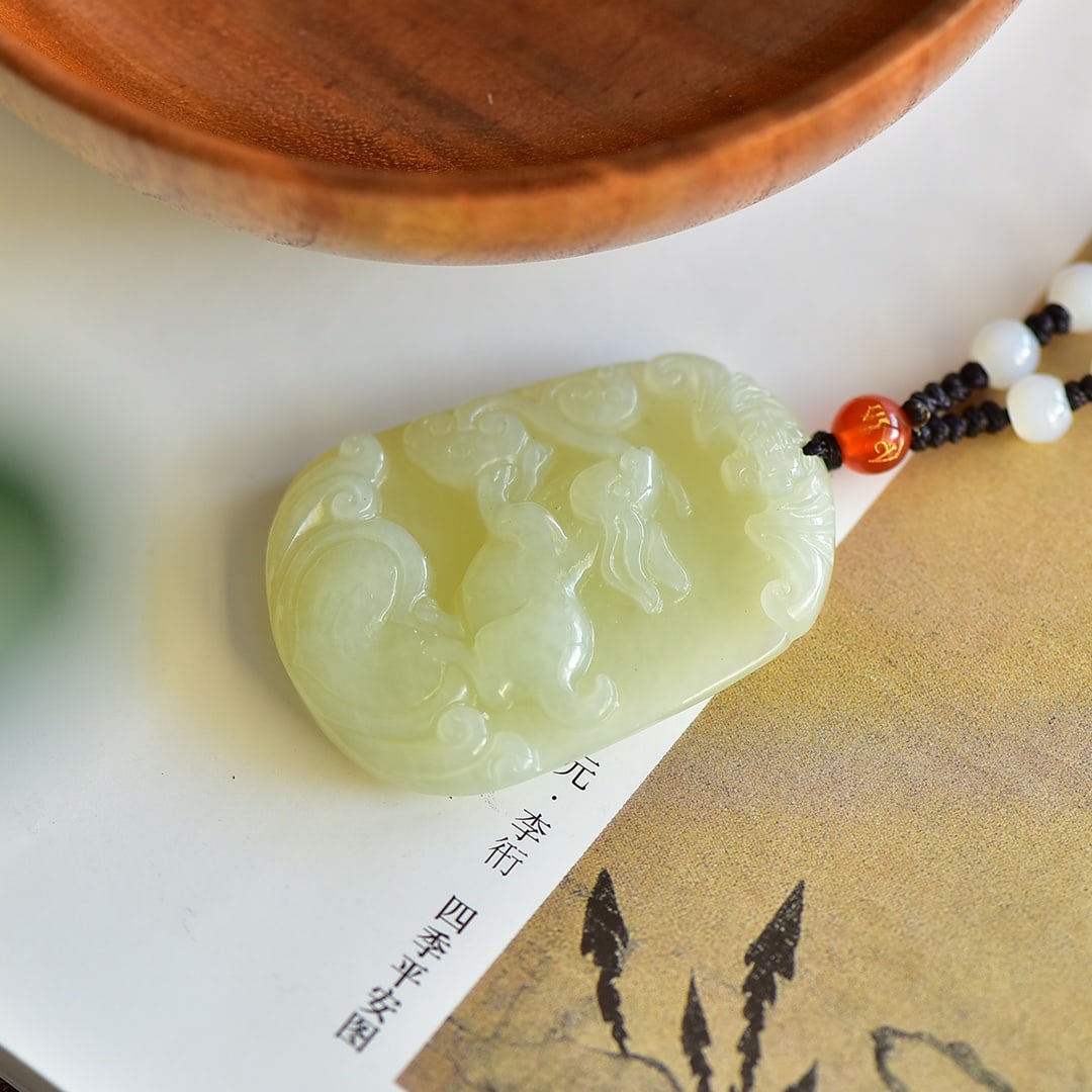 An Exquisite White Jade Rabbit Pattern Pendant - 2