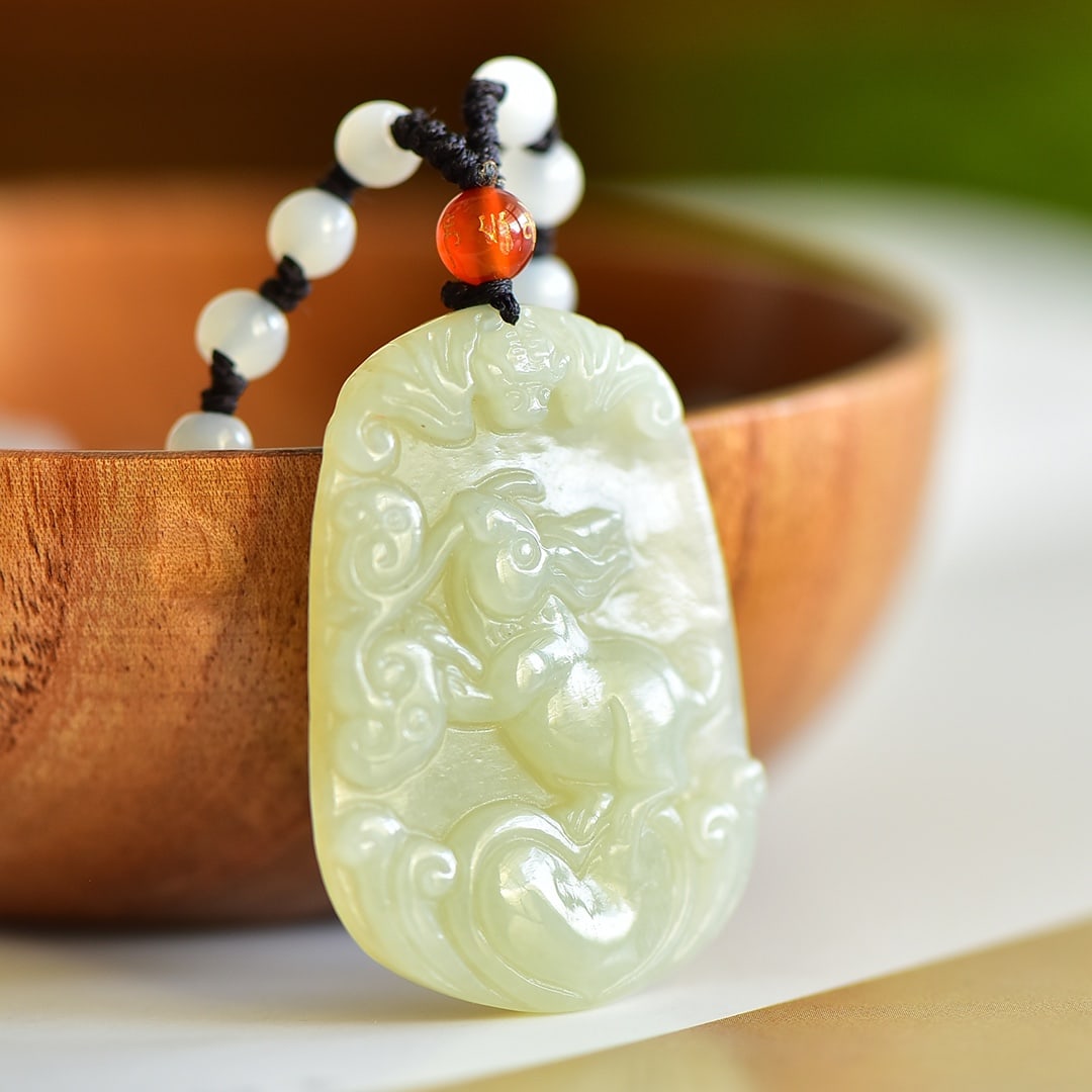 An Exquisite White Jade Rabbit Pattern Pendant - 3