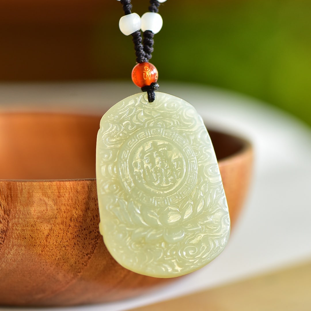 An Exquisite White Jade Rabbit Pattern Pendant - 5